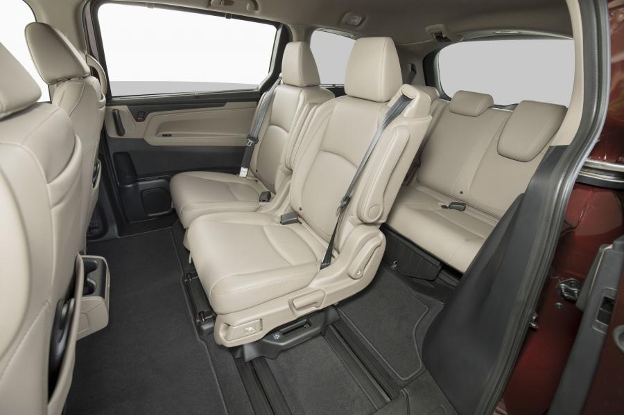 Интерьер Honda Odyssey 2017 года  (фото 100 из 160)
